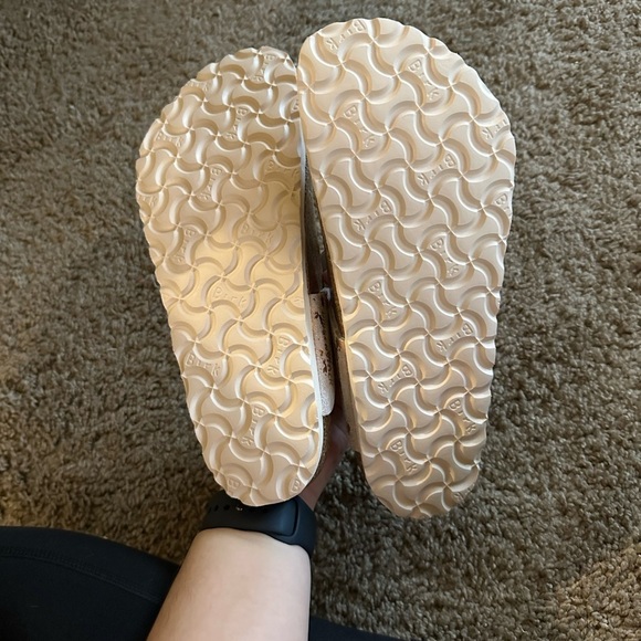 Birkenstock Gizeh Metallic Rose Gold Sandal, New In Box without tags - Picture 2 of 5